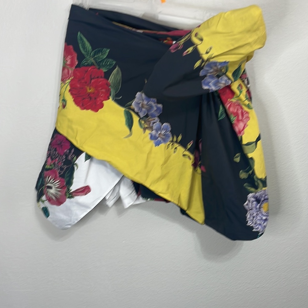 Oscar de la Renta Ivory Multi Skort Size 8 MSRP $1490 - Picture 4 of 12